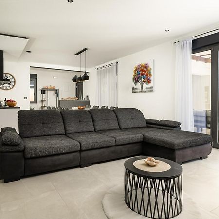 Villa Posidonia Near Pula With Sea View And Surrounded By Olive Trees Krnica Exterior foto